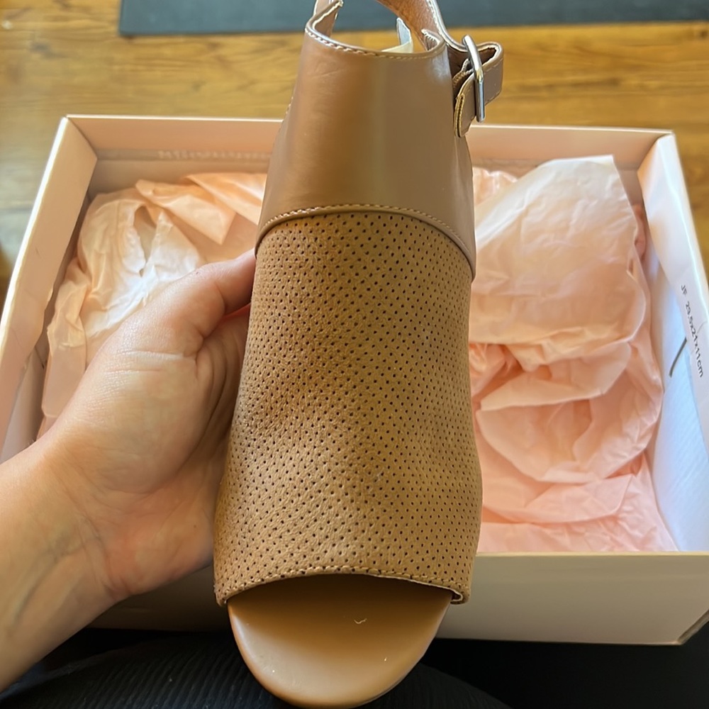 Open toe booties - Picture 2 of 7